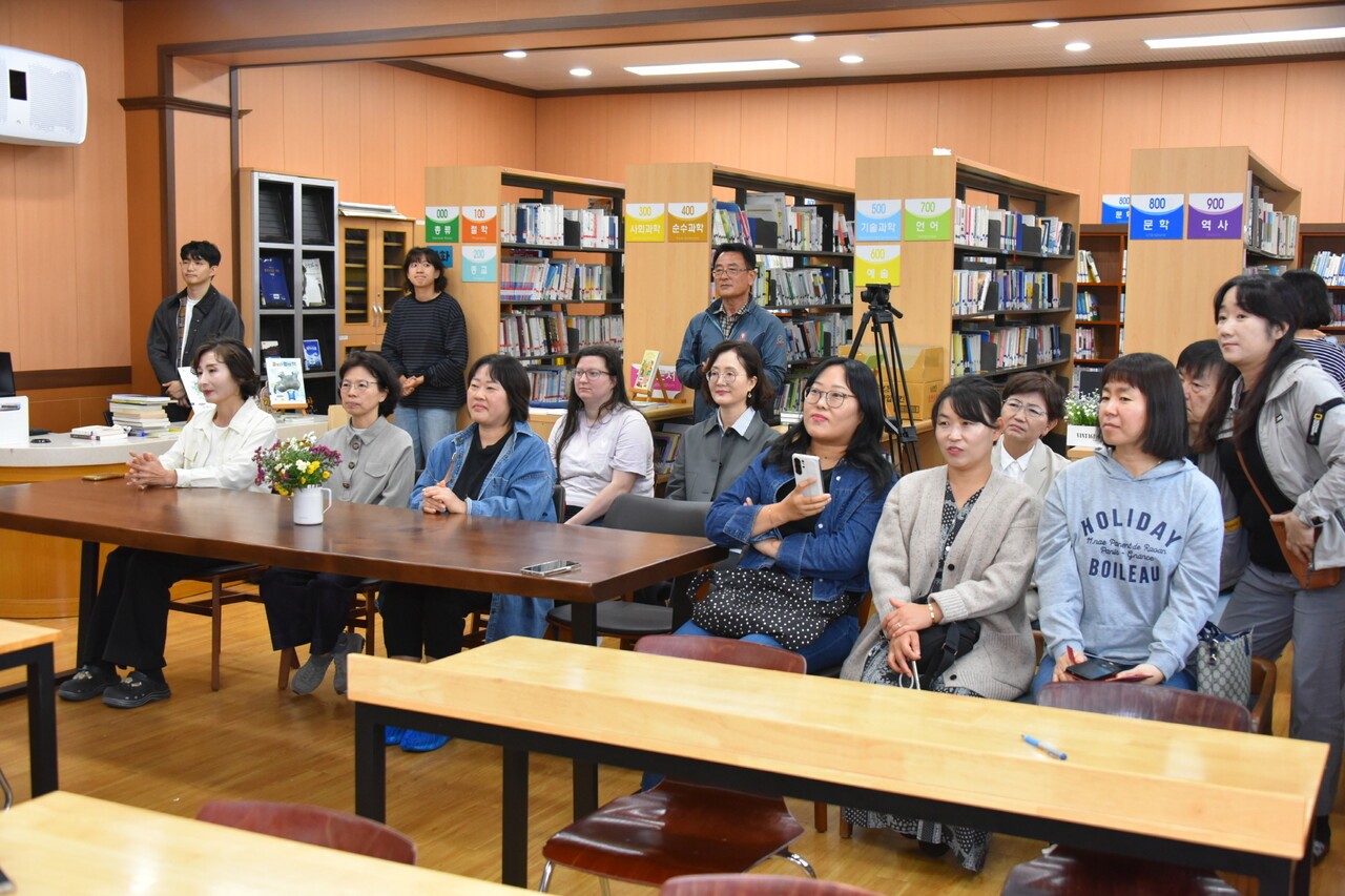 전달식에는 교직원, 학부모 등이 참여해 축하했다.