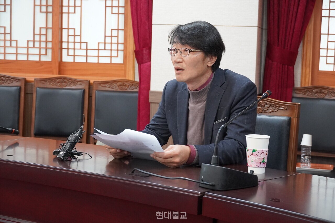 황충기 기획차장이 예산안 세부항목을 설명하고 있다.