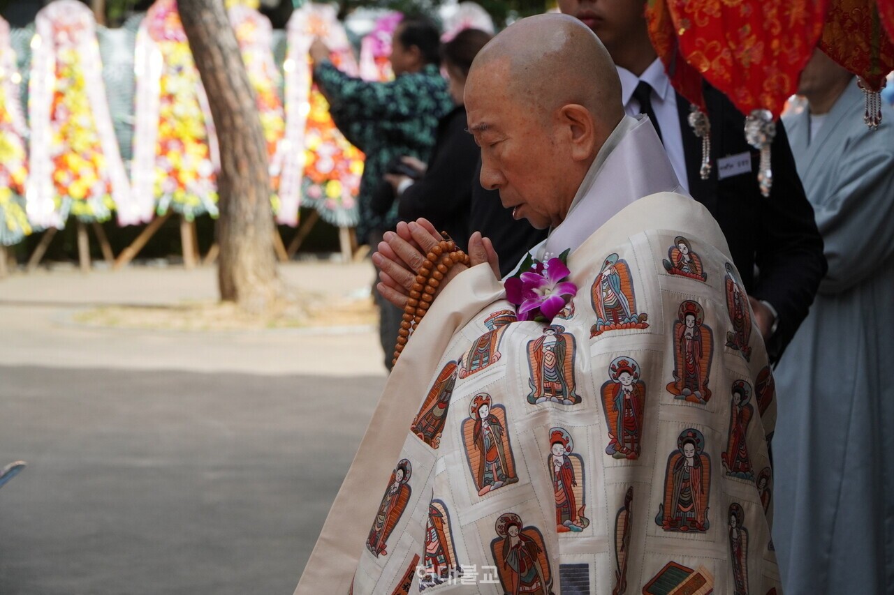 관음종 종정 영산 홍파 대종사.