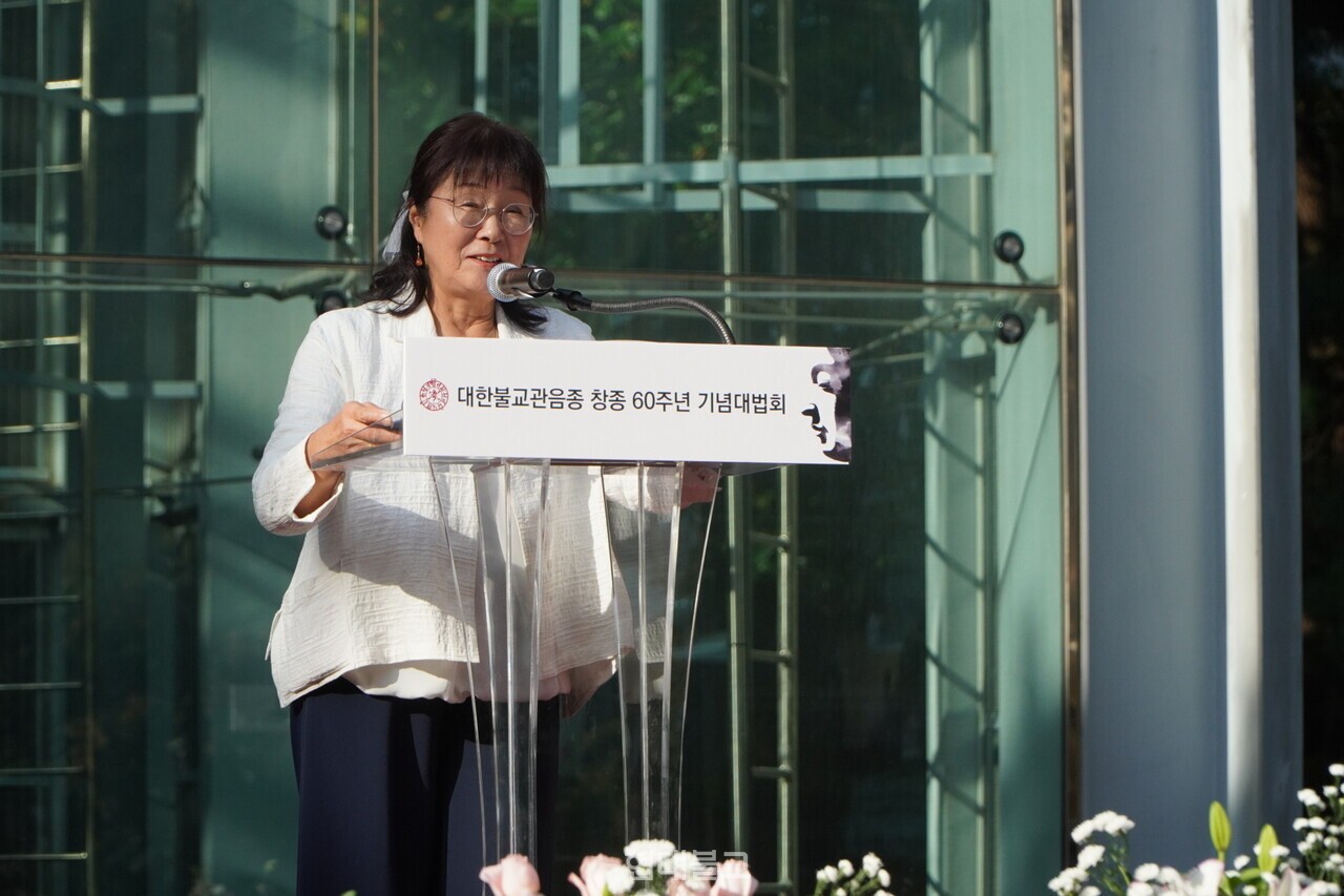 이노우에 대표가 축사를 하고 있다. 