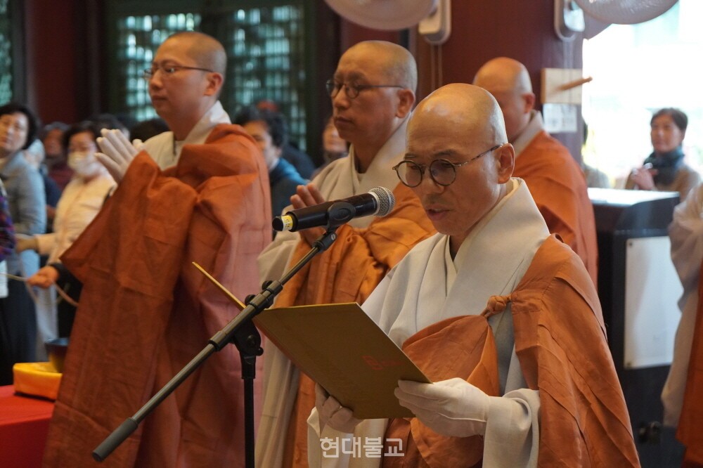 ����� ������ ź�� ������ �ο����� �����ϰ� �ִ�.