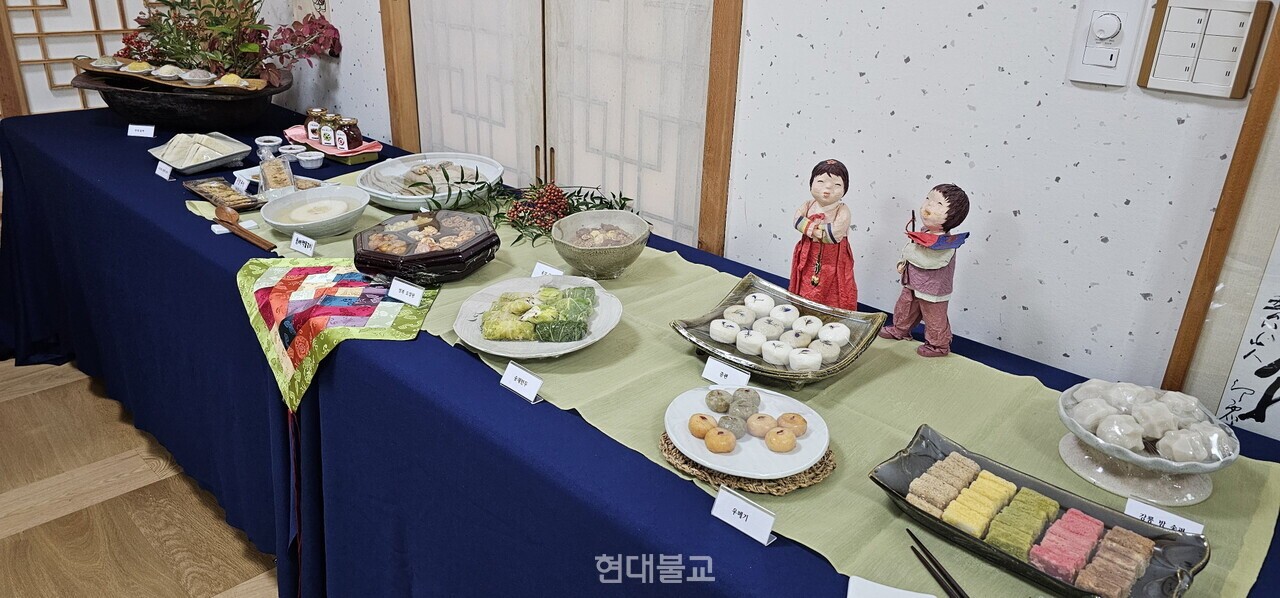 봉안당에서 10월26일까지 진행된 '사찰음식 및 강릉향토음식' 전시회