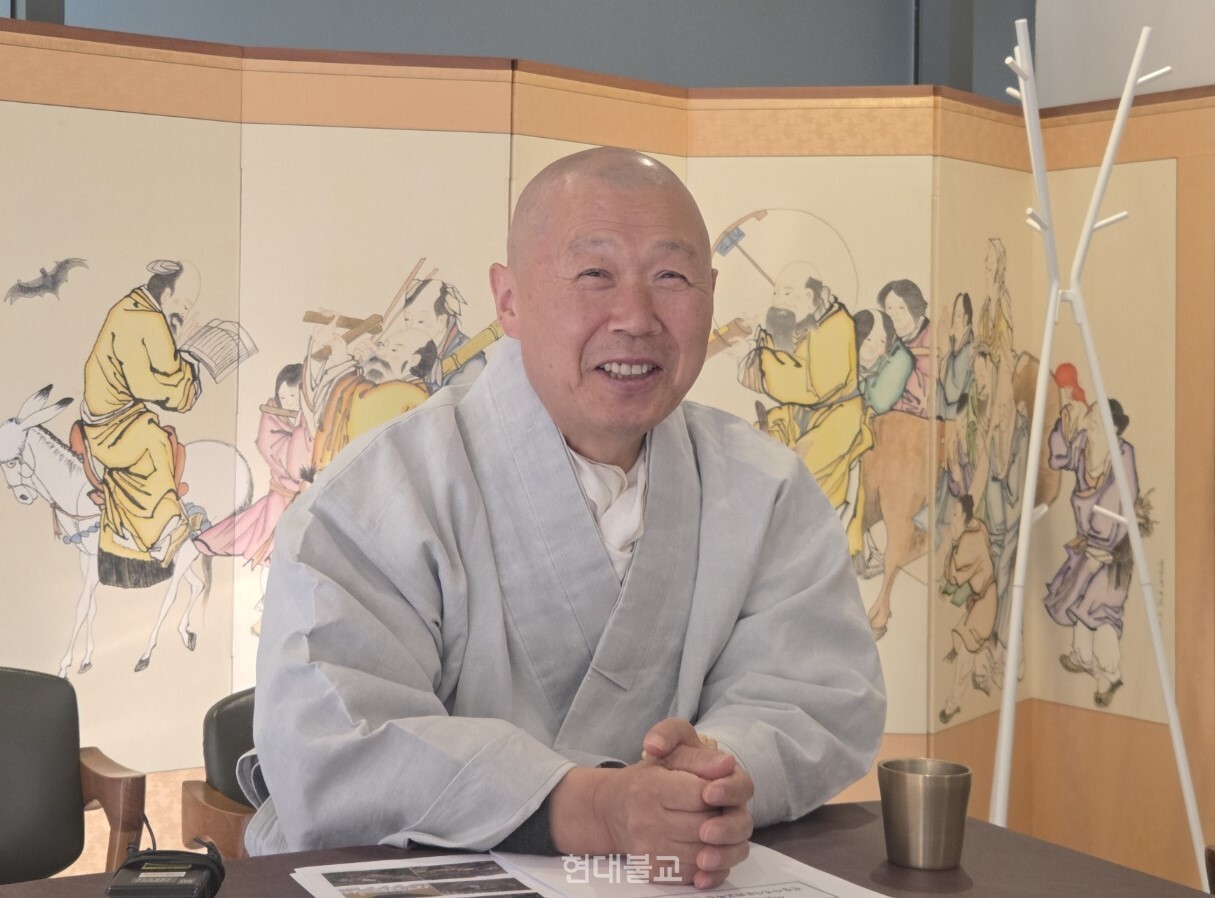 강화 전등사과 이목당 서운문도회는 11월 8일 전등사에서 서운 대종사 30주기 추모다례와 문집 봉정, 학술세미나, 사진전 등 추모행사를 개최했다. 사진은 전등사 주지 여암 스님이 10월 29일 기자간담회에서 행사의 의미를 설명하는 모습.