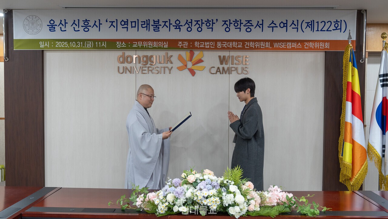 ��� ����� �ΰ� ������ �����̷������������л����� ���������� �����ϰ� �ִ�.