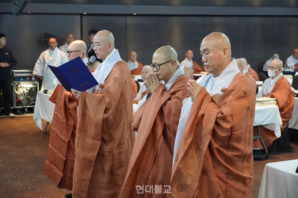 앞서 보궐선거로 중앙종회의원에 당선된 일감‧보륜‧법주‧세림 스님의 의원선서가 진행됐다.