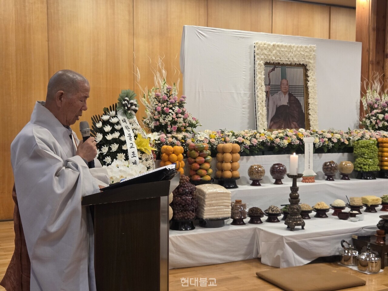 제산문도회 대표 법등 스님의 서운 대종사 행장 소개.