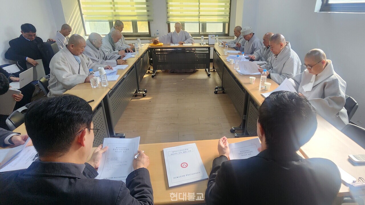 중앙선관위는 11월 11일 서울 룸비니빌딩 5층 중앙종회사무처 회의실에서 제424차 회의를 열어 동화사 주지후보자들에 대한 자격심사와 동화사 산중총회 구성원 명부를 확정했다.