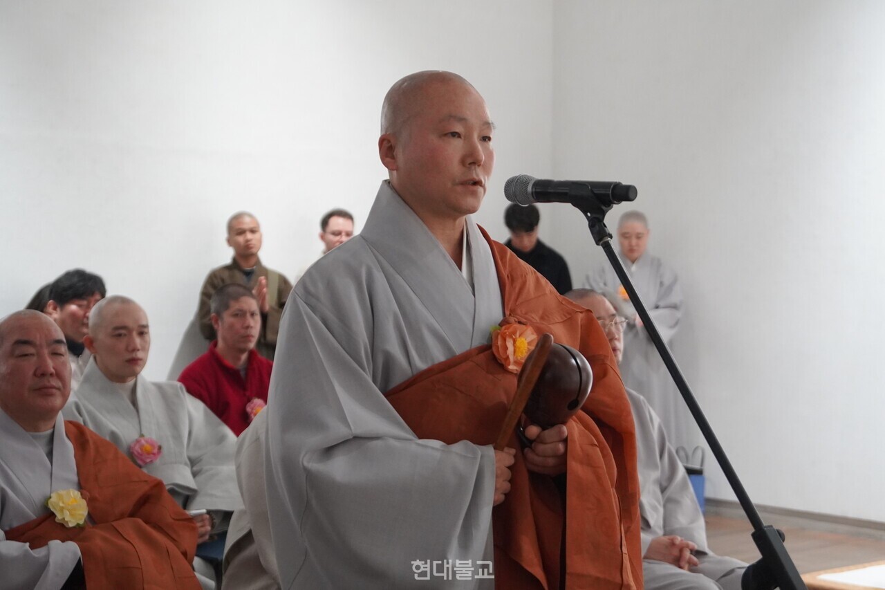 조계종 어산종장 덕림 스님은 의식 집전과 더불어 ‘법성게’ 독송을 선보여 여법한 개막을 알렸다.
