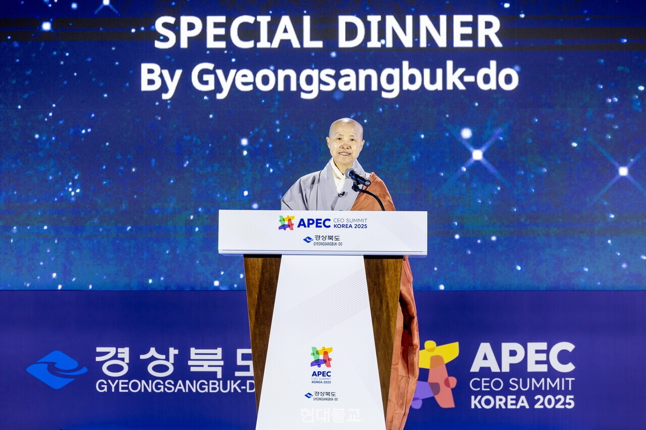 조계종 사찰음식 명장 선재 스님은 10월 30일 APEC CEO 서밋 특별만찬에서 사찰음식을 선보이고 '비움의 미학과 공존의 철학'을 주제로 강연했다. 사진 제공=네츄르먼트.