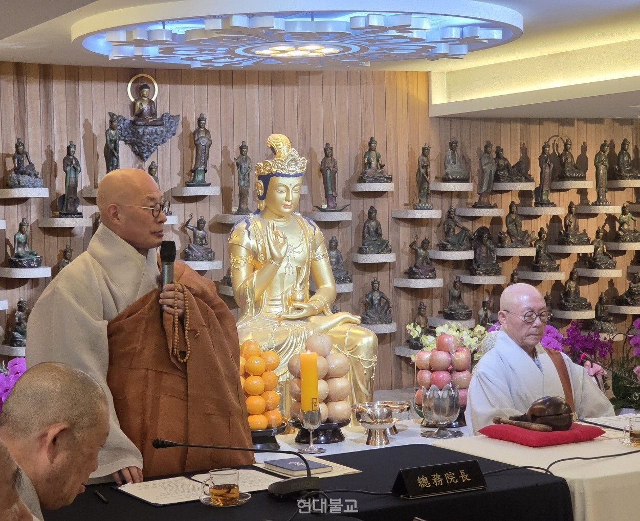 조계종 총무원장 진우 스님이 인사말을 하고 있다.