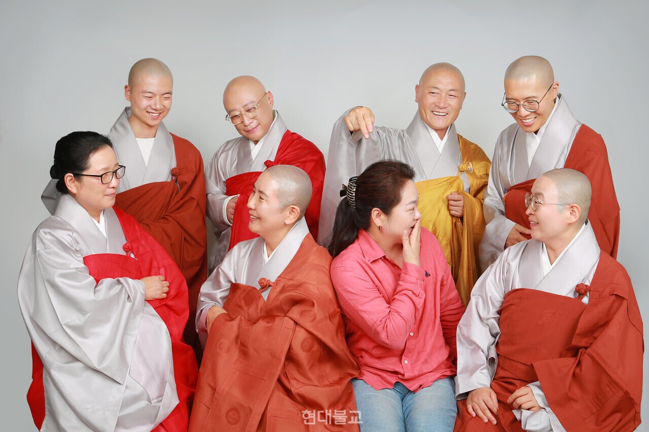 이번 공연 무대에 오르는 주인공 스님들. 사진제공=김혜진 대표.