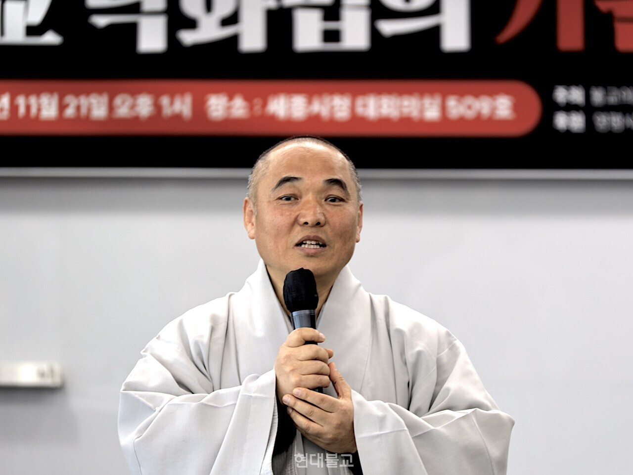 낙화법보존회장 원행 스님.