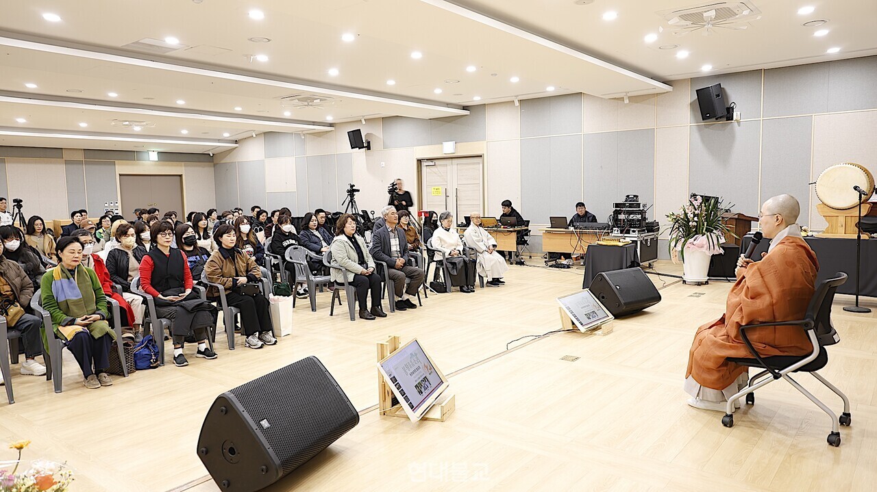 선중 스님이 진행한 명상.