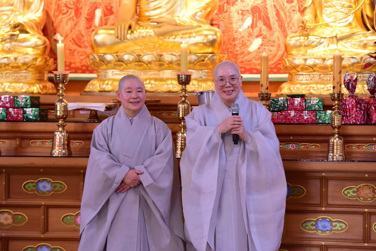전국비구니회 문화부장 대원스님(왼쪽)과 국제사회부장 정호 스님.