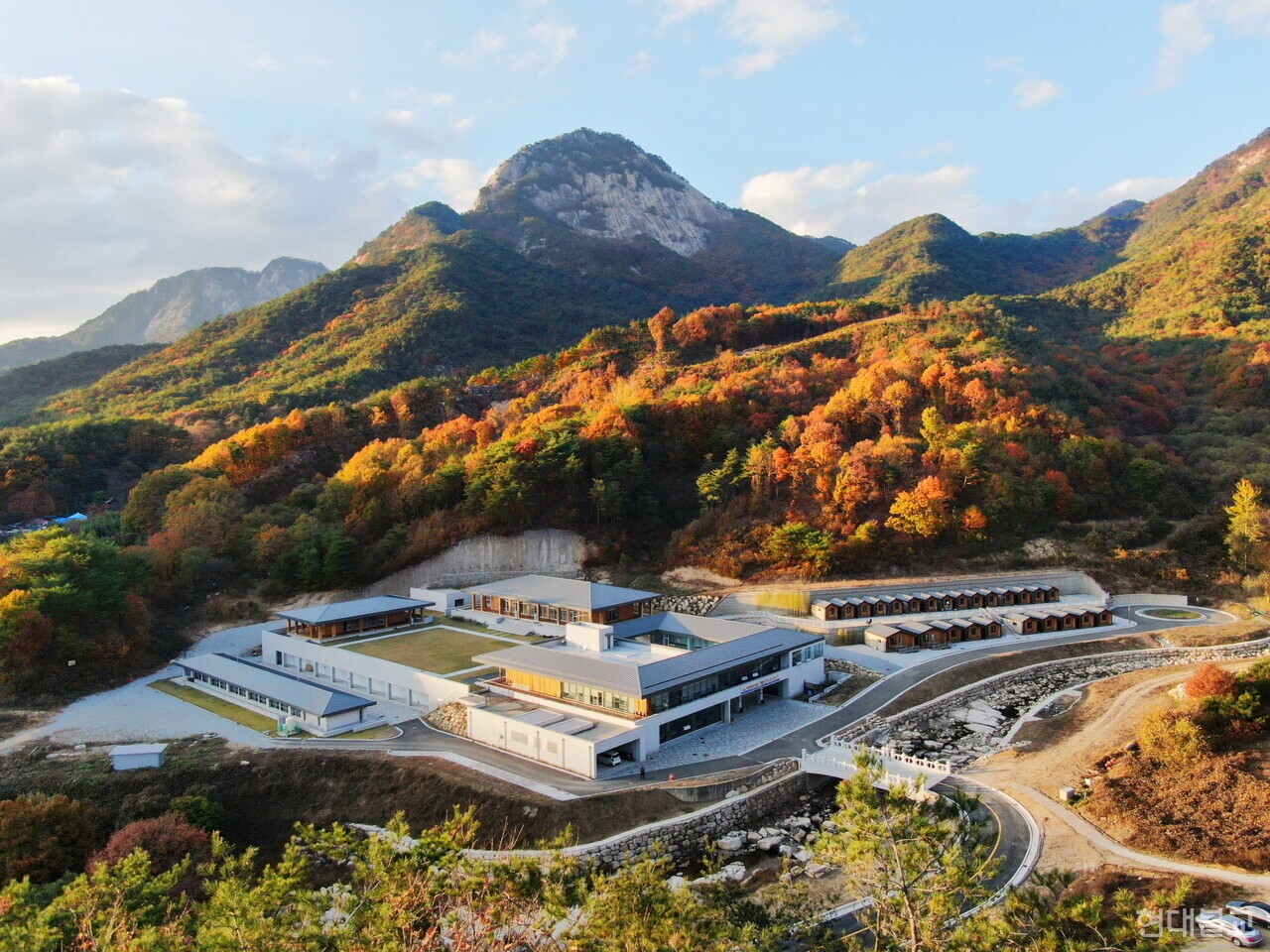 문경세계명상마을 웰컴센터가 11일 15일 최종 사용허가 승인으로 7년만에 공식 준공됐다.