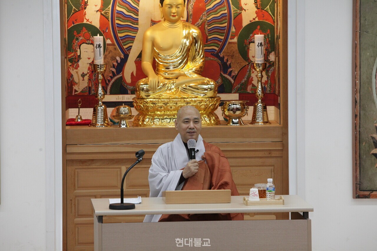 �����츲��ȸ�� ������ ���ϰ� �ִ� ���� ����.