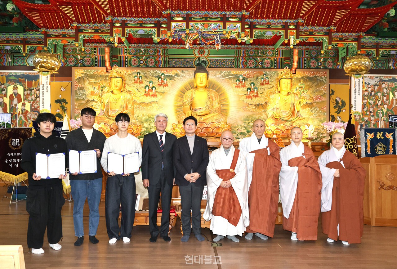 �ڱ� ������� �ұ����Ƹ��� ����� ����ķ�۽� ���״ٴ㸶��, �ܱ��� ��������, �ѱ��ܱ���� �۷ι�ķ�۽� �������ɡ��� �� 100������ ���Ƹ� � �������� �����ߴ�.