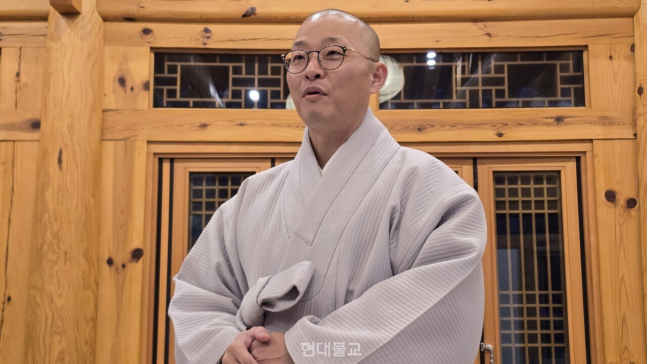 문화사업단 사무국장 상원 스님이 인사말을 하고 있다.