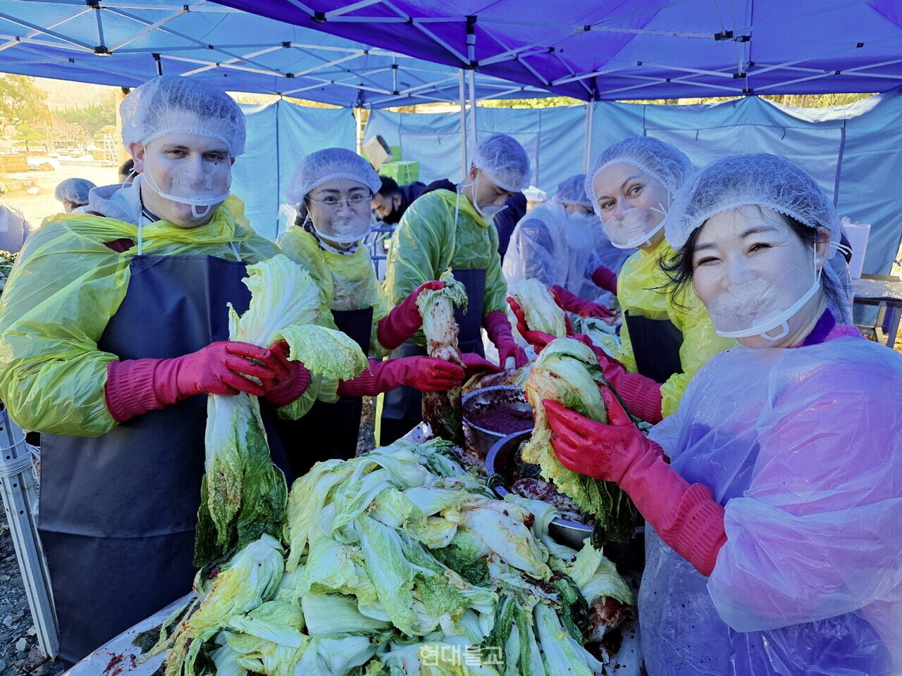 ������ ��ȭ�� �Ѿ� ������ �����ڵ��� �Բ� ������ �ϸ� ������ ������ �ִ�.