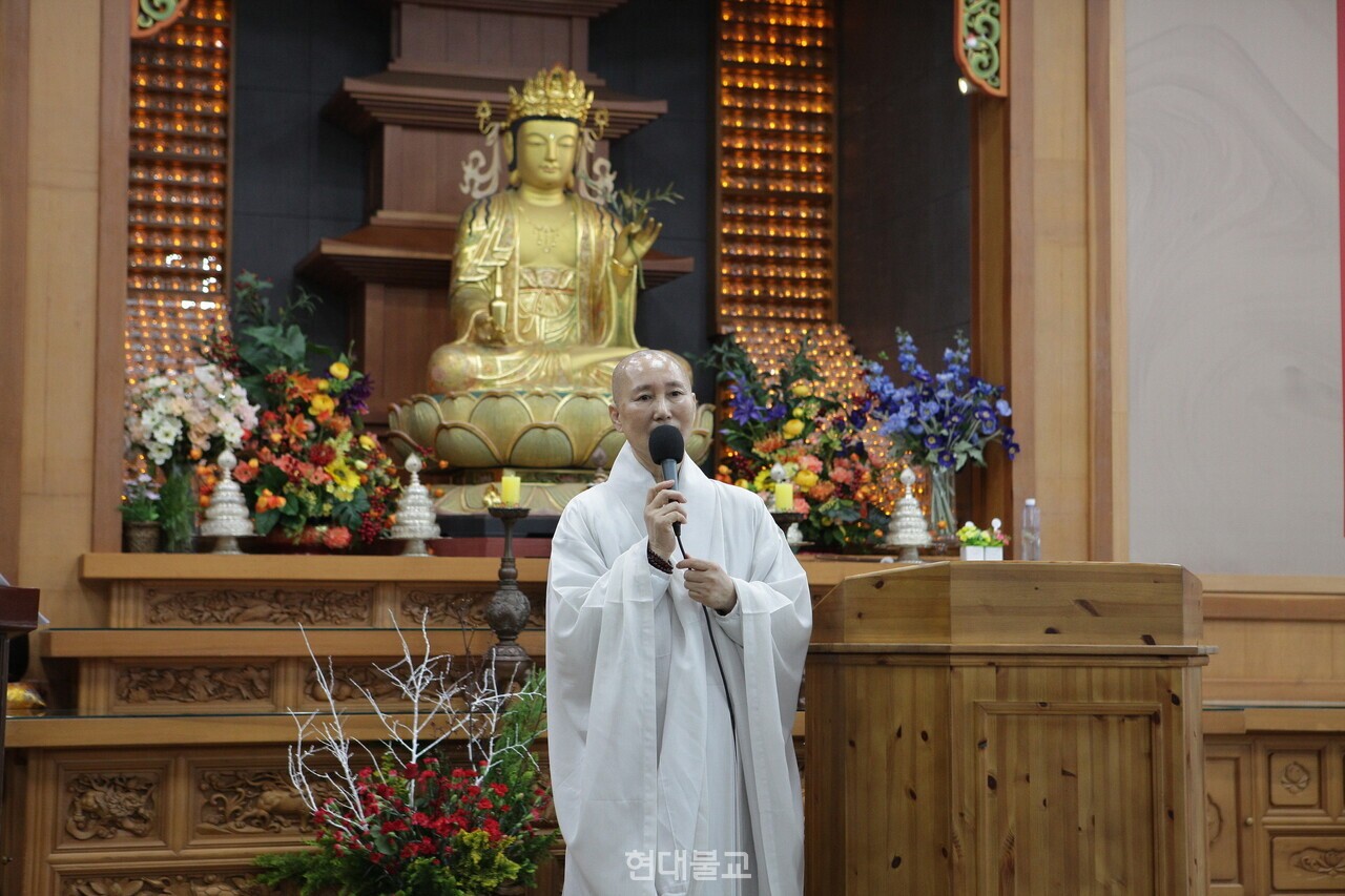 ���丶�� ���纴�� �̻��� ���� ������ ȯ��� �����ڵ鿡�� �λ縻�� ���ϰ� �ִ�.