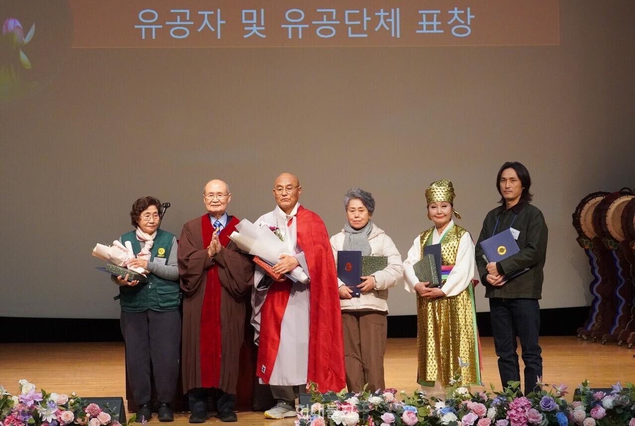 ������ ǥâ�� ���� ����, �ڻ�� ��, �ٺ���� ����ȣ ��, ���߱� ��, �迬�� ���� �޾Ҵ�.