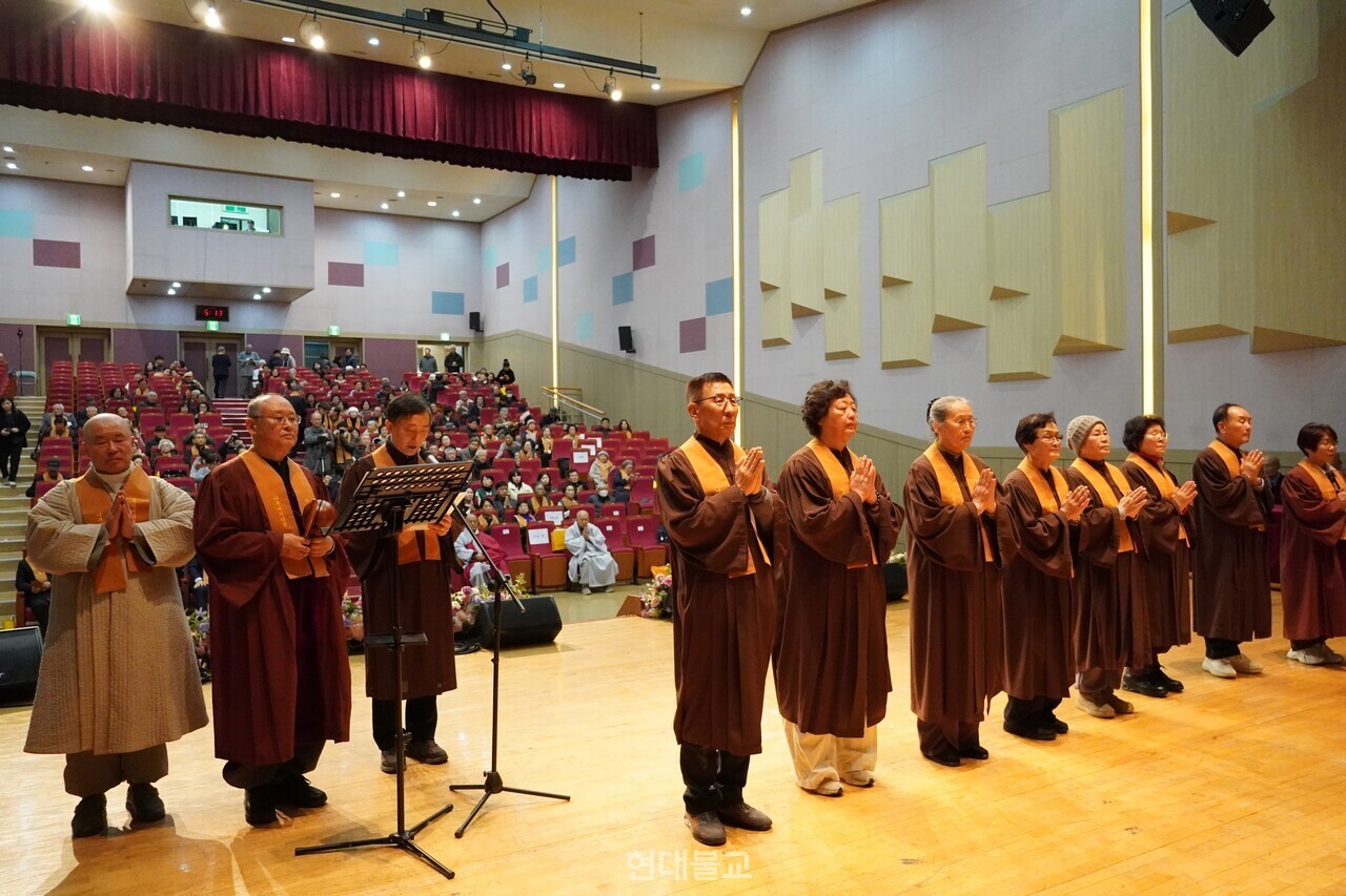 �������ڵ��� ȸ�� �߿������� "�����ȸ ��� �ù����� �ض����迡 �ջ��������� ������� �޶�"�� �߿��ߴ�.