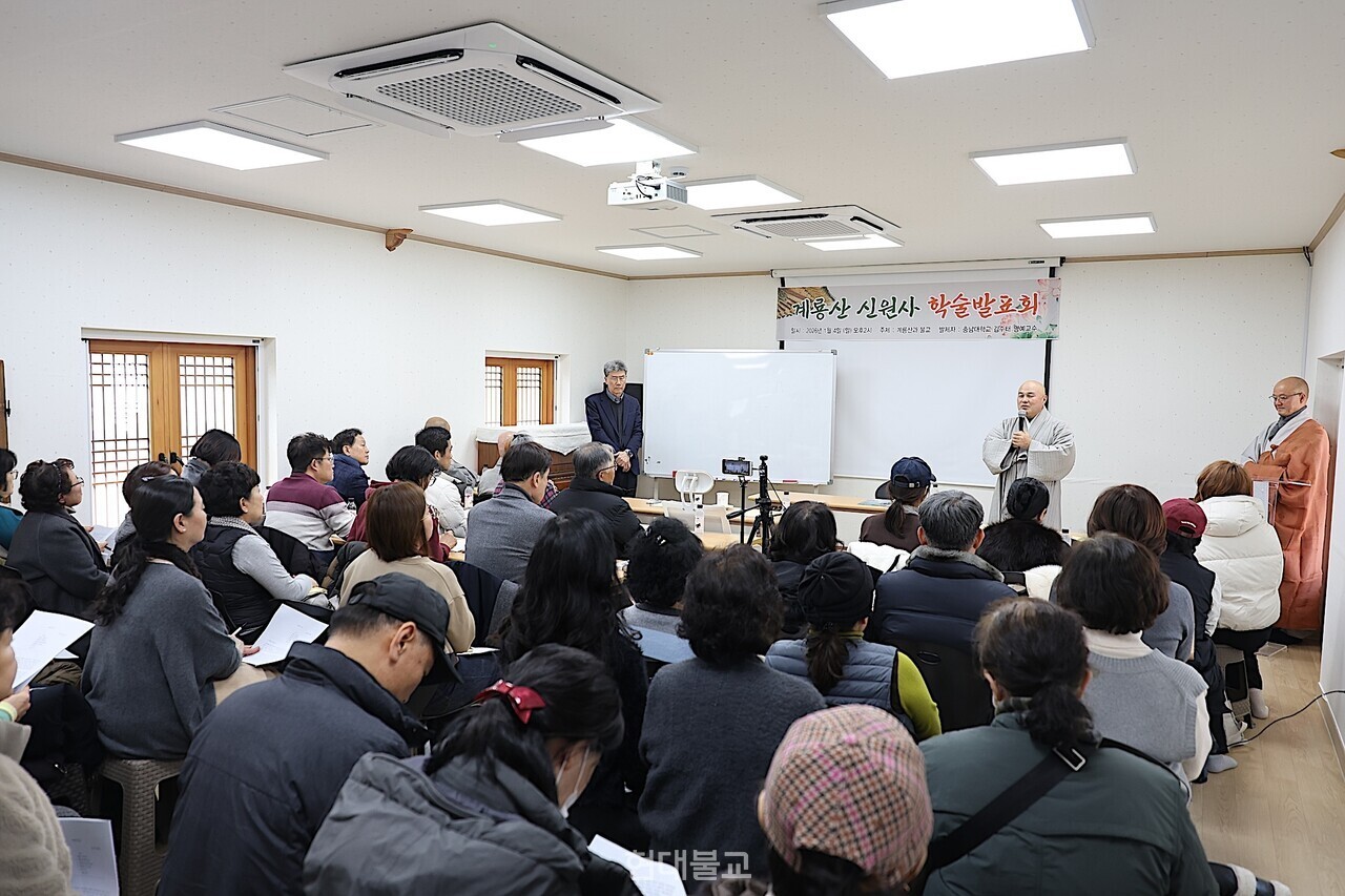 ������ ��6���� ���Ե�� ������ ����ȸ�� 1�� 4�� ���� �ſ��翡�� ������� �ұ����� ������ ù �ι���Ư���� �����ߴ�.