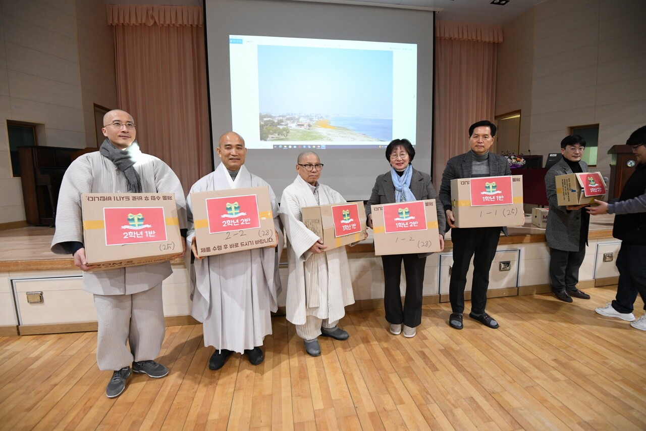 ��ȭ������ �̳� ���������� �ܹ��� ������ �����ߴ�.