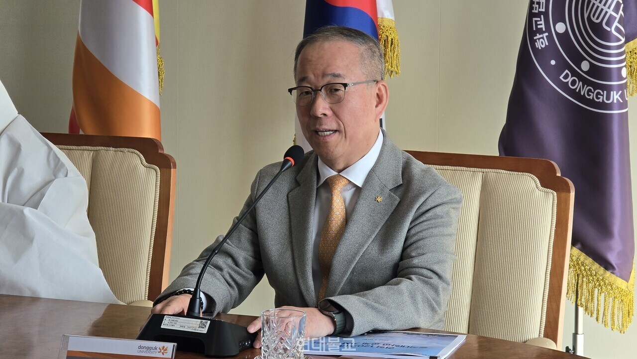 ������ ������ �λ縻�� �ϰ� �ִ�.&nbsp;