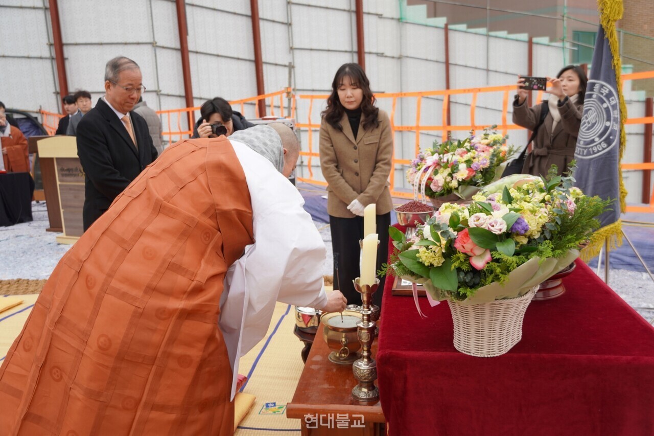 &nbsp;&nbsp;�̻��� ���� ������ �����ϰ� �ִ�.&nbsp;