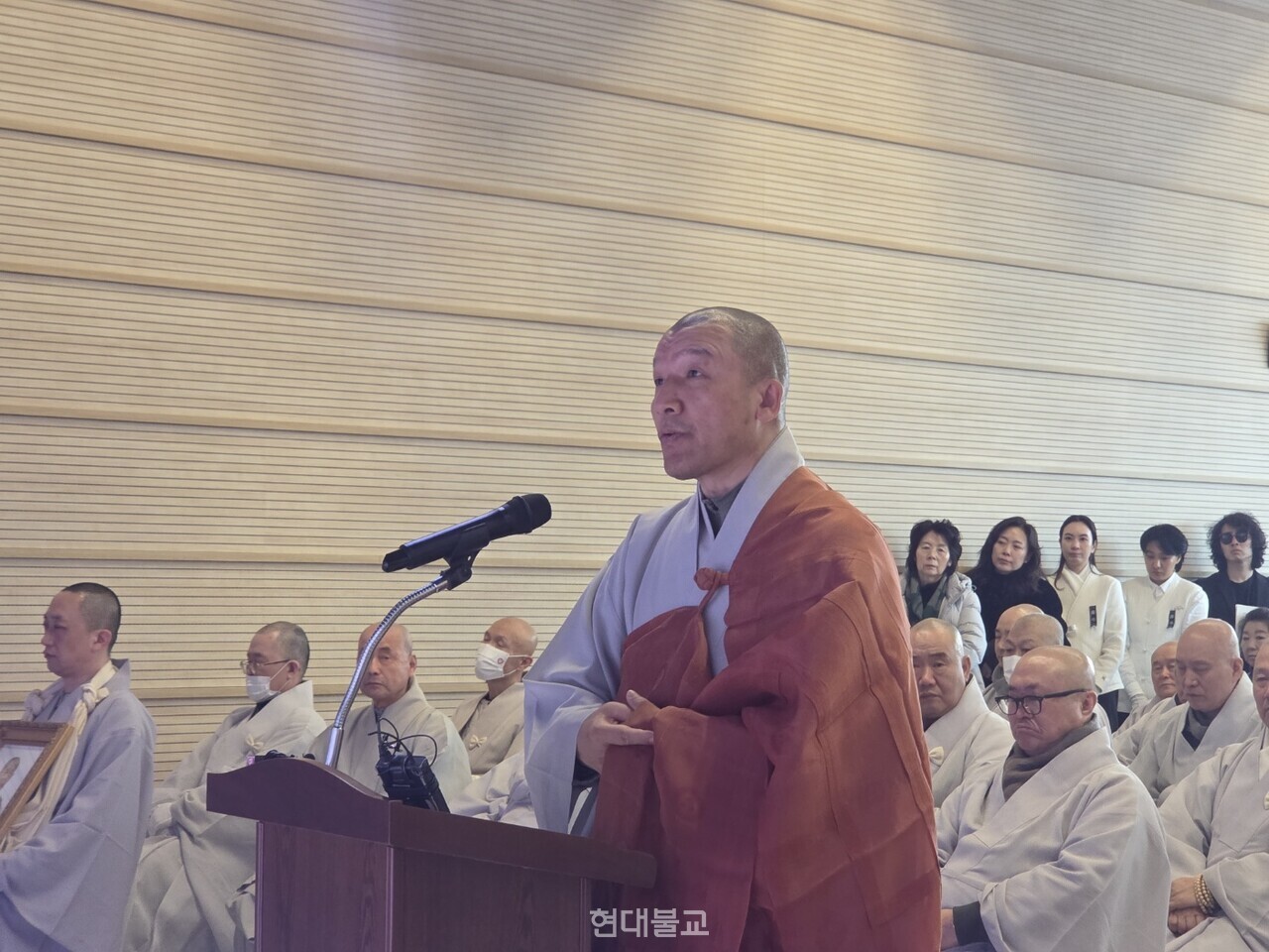 조계종 중앙종회의장 주경 스님의 추도사.