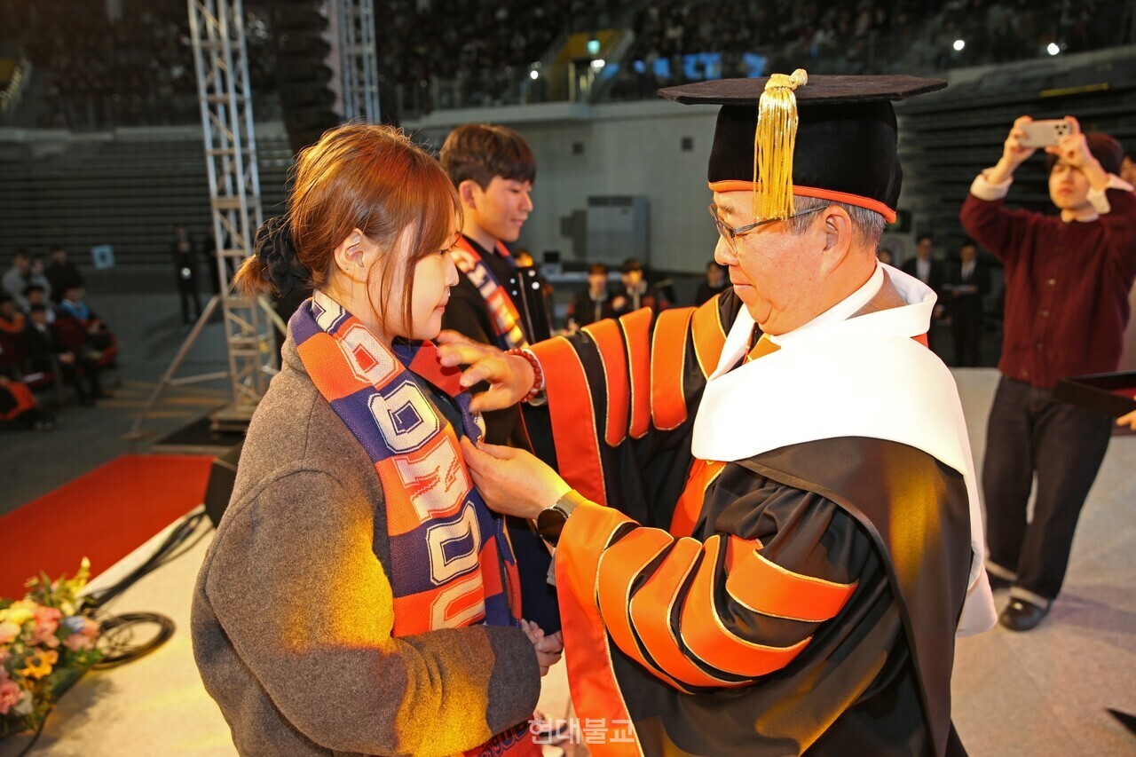 ����� ������ ���Ի����� ������ ���� �޾��ְ� �ִ�