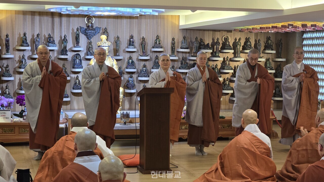 2026�� ����ȸ �����ڵ��� �λ縦 �ϰ� �ִ�.&nbsp;