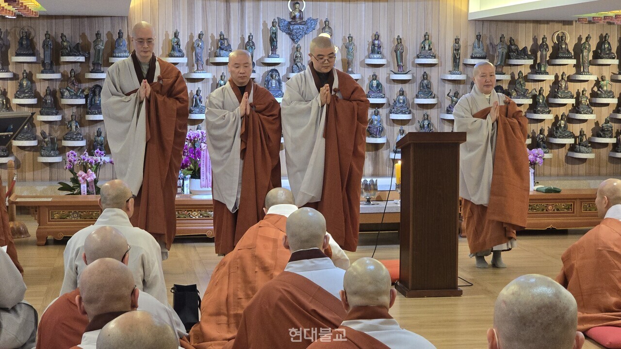 59�� ���������� �λ縦 �ϰ� �ִ�.&nbsp;