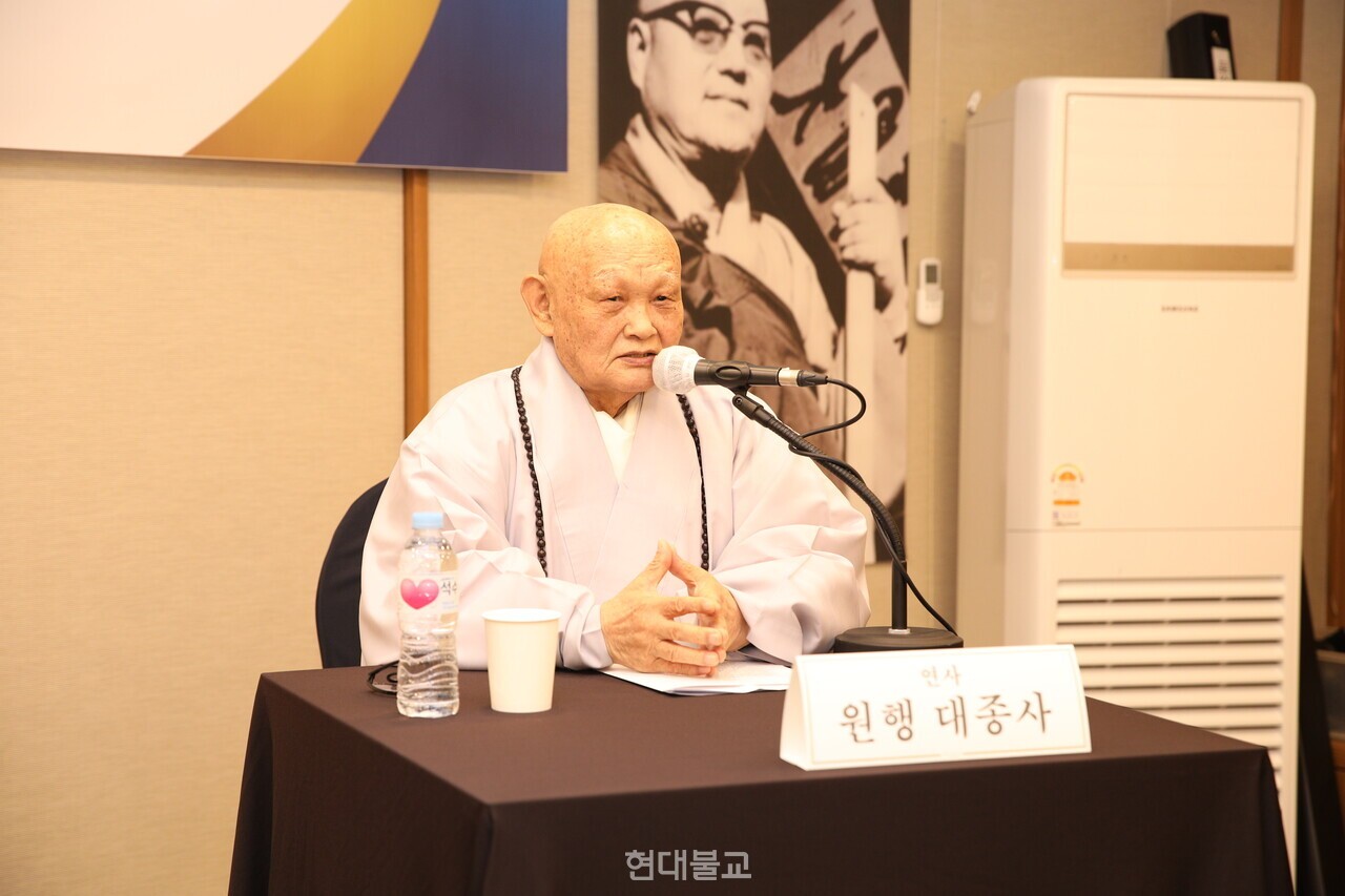 2025년 2월 6일 대한언론문화포럼에서 특별 강연을 하는 원행 스님.