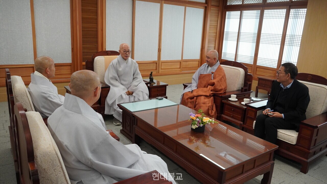 ������ �ѹ����� ���� ������ 3�� 17�� ���� �ѱ��ұ����繮ȭ���� 4�� ���߽ǿ��� ����HC �������� ���Ӱ� �Ӹ��� ���� ������ ������ �޾Ҵ�.&nbsp;�� �ڸ����� ����HC ��ǥ�̻� ��ȭ ����(����� ����)�� �ѹ��� ��ȹ���� ���� ����, �̻��� ����HC �濵������������ �輮�ߴ�.&nbsp;