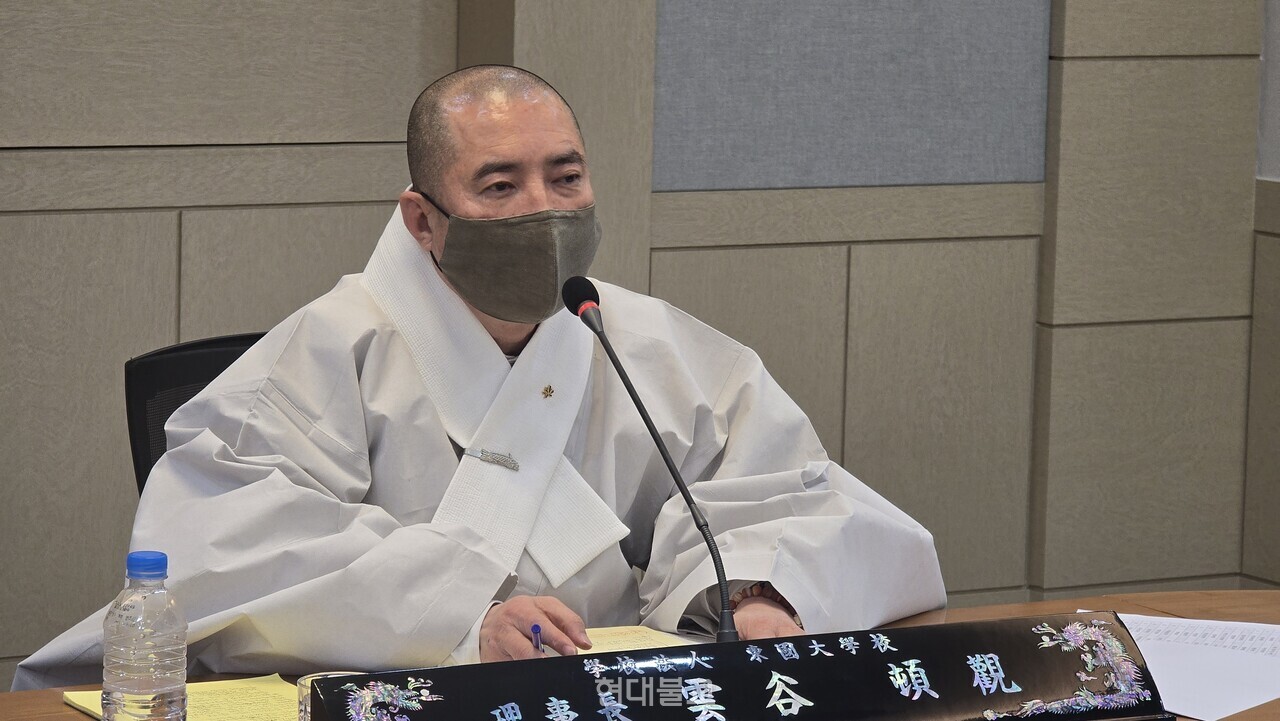 ���� ������ ����� ������ ���ϰ� �ִ�.&nbsp;