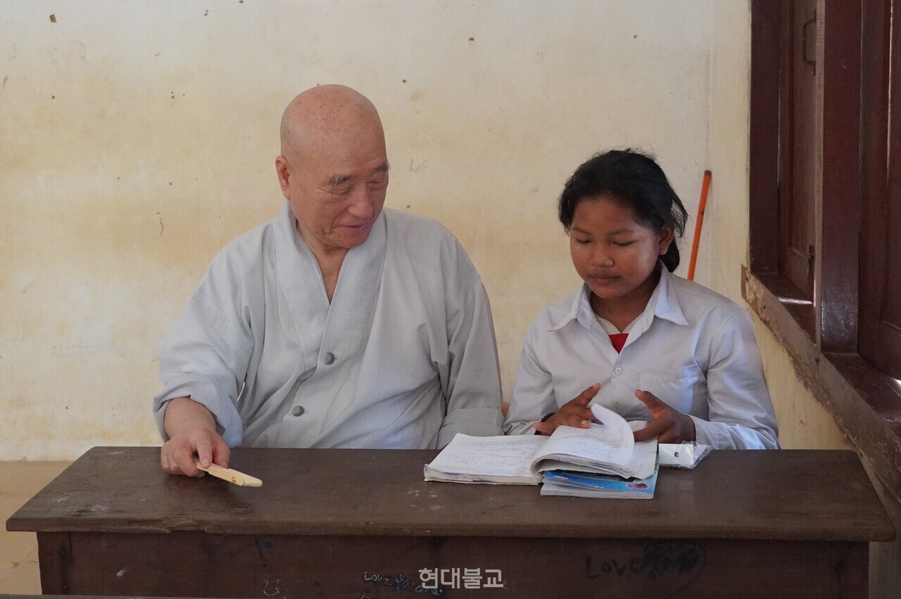 ����������õ���� �̻��� �ϸ� ������ į����� ���˿� ��ġ�� �ǵ�� �ʵ��б����� �л��� �ݷ��ϴ� ���.