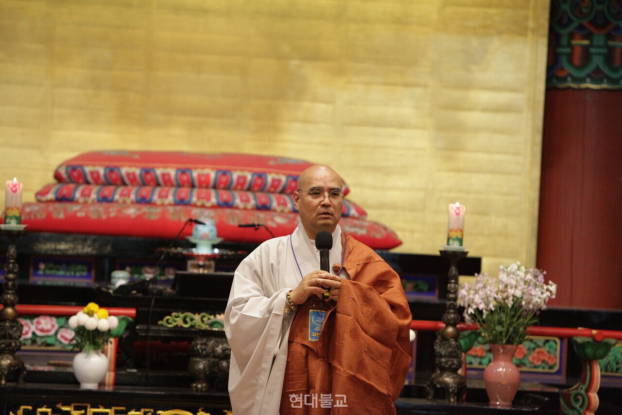 남북보궁의 만남이 지니는 역사적 의미와 한암 스님의 결사 정신을 설명하는 월정사 수행원장 자현 스님.