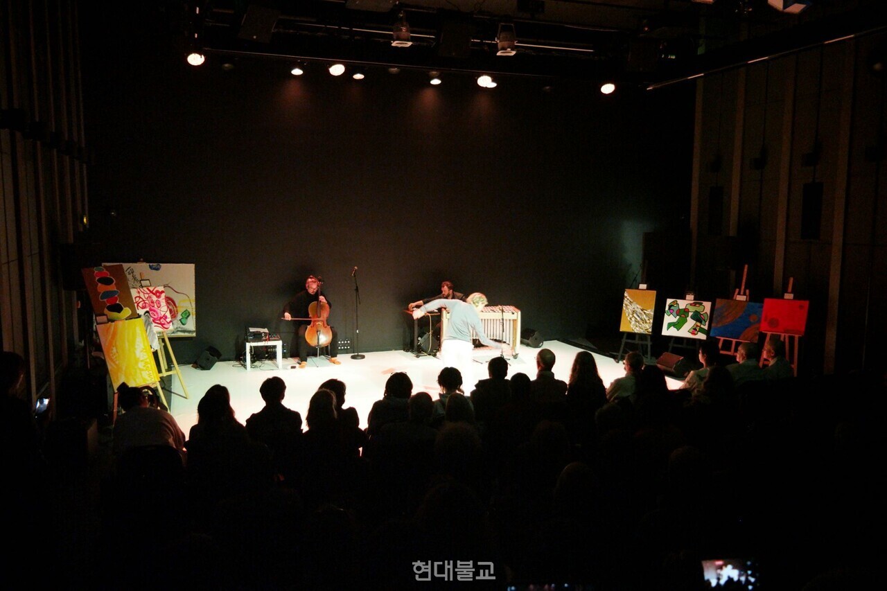 ����ȣ �Ѱ����� ������ ��������� �ּ� ������ �� ���踦 ǥ���� ���� �����ս��� ���ƴ�. ���� ����=���湮ȭ���.