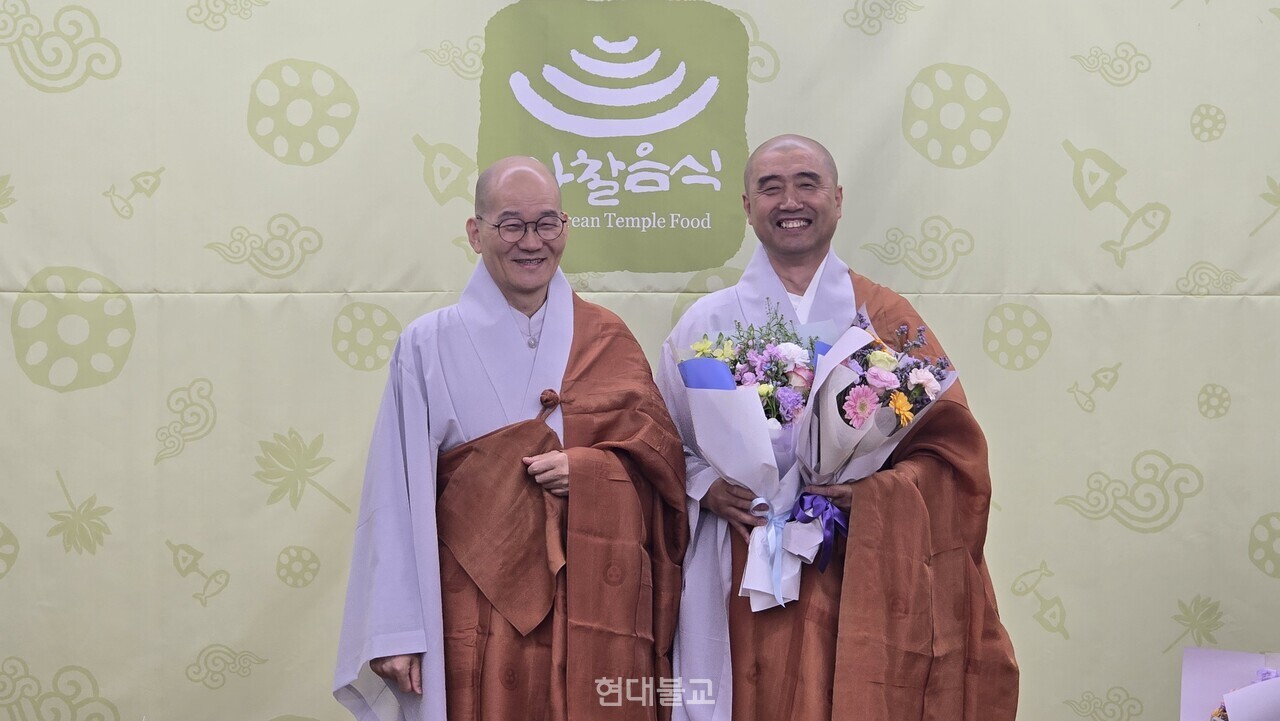 ¹®È»ç¾÷´ÜÀå ÀÏÈ ½º´ÔÀÌ 2±Þ ÀåÀο¡ ÁøÇã ½º´ÔÀ» À§ÃËÇϰí ÀÖ´Ù.