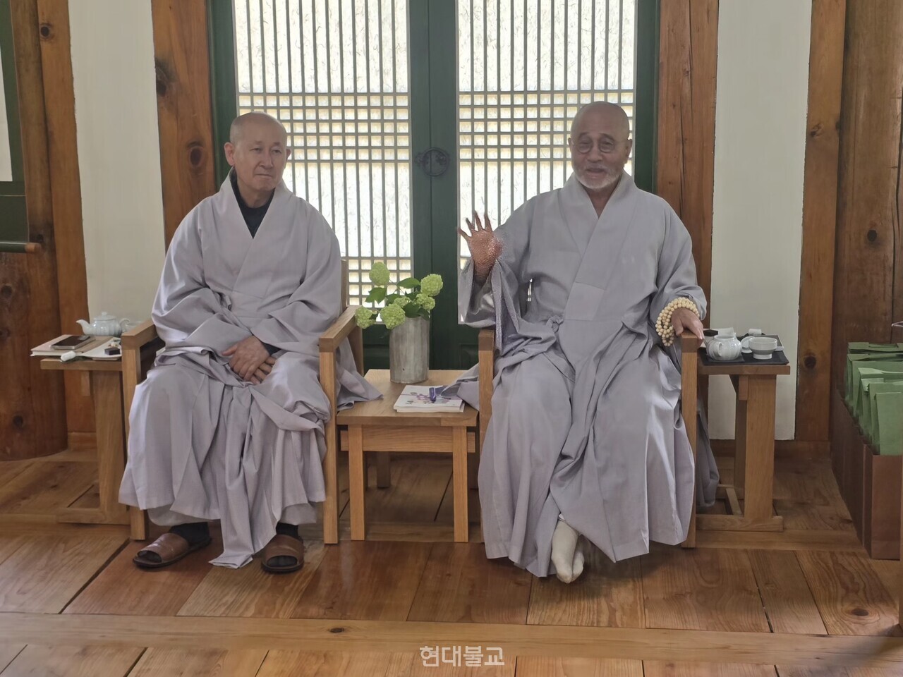 5�� 7~9�� ������ �ְ�� ����ȭ �������� �յΰ� 4�� 20�� ���õ� ����ȸ�߿��� �ְ�� ȸ�� ���� ���� ������� "�ô뿡 �´� �������ü ���� �ʿ��ϴ�"�� �����ߴ�. ������ ����ȸ�߿� ������ ȸ�� ���� ����(������)�� ���� ���� ����.