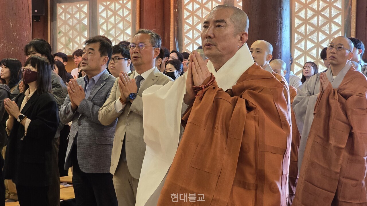 ������ �̻��� ���� ������ ����� ��δ����� ����Ƿʸ� �ϰ� �ִ�.