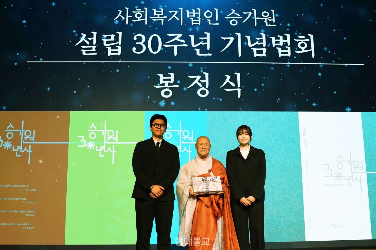 ���°��� ���� 30�ֳ� ����硯 ������.
