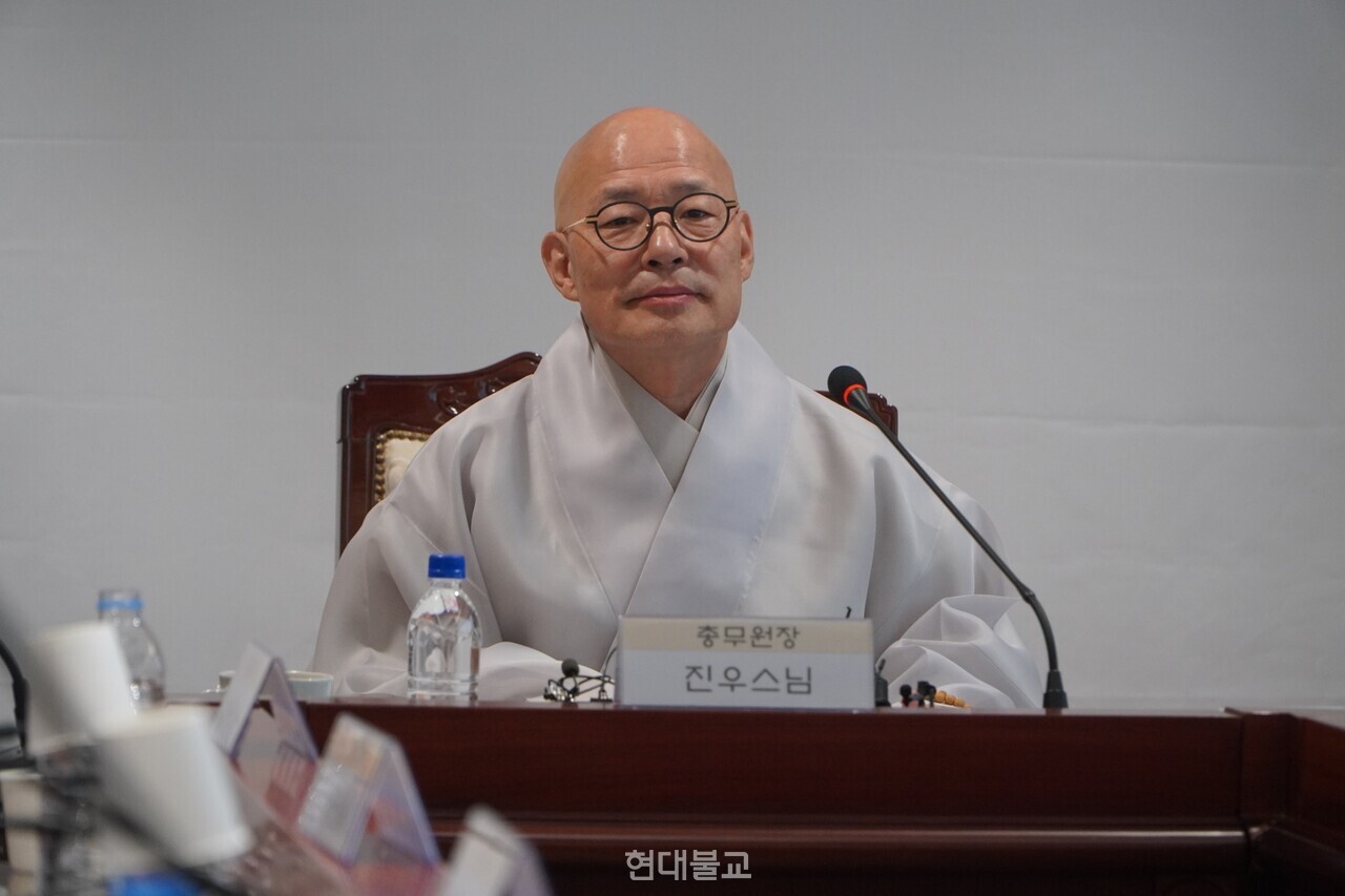 진우 스님 “로봇과 함께하는 연등행렬로 AI시대 선도”