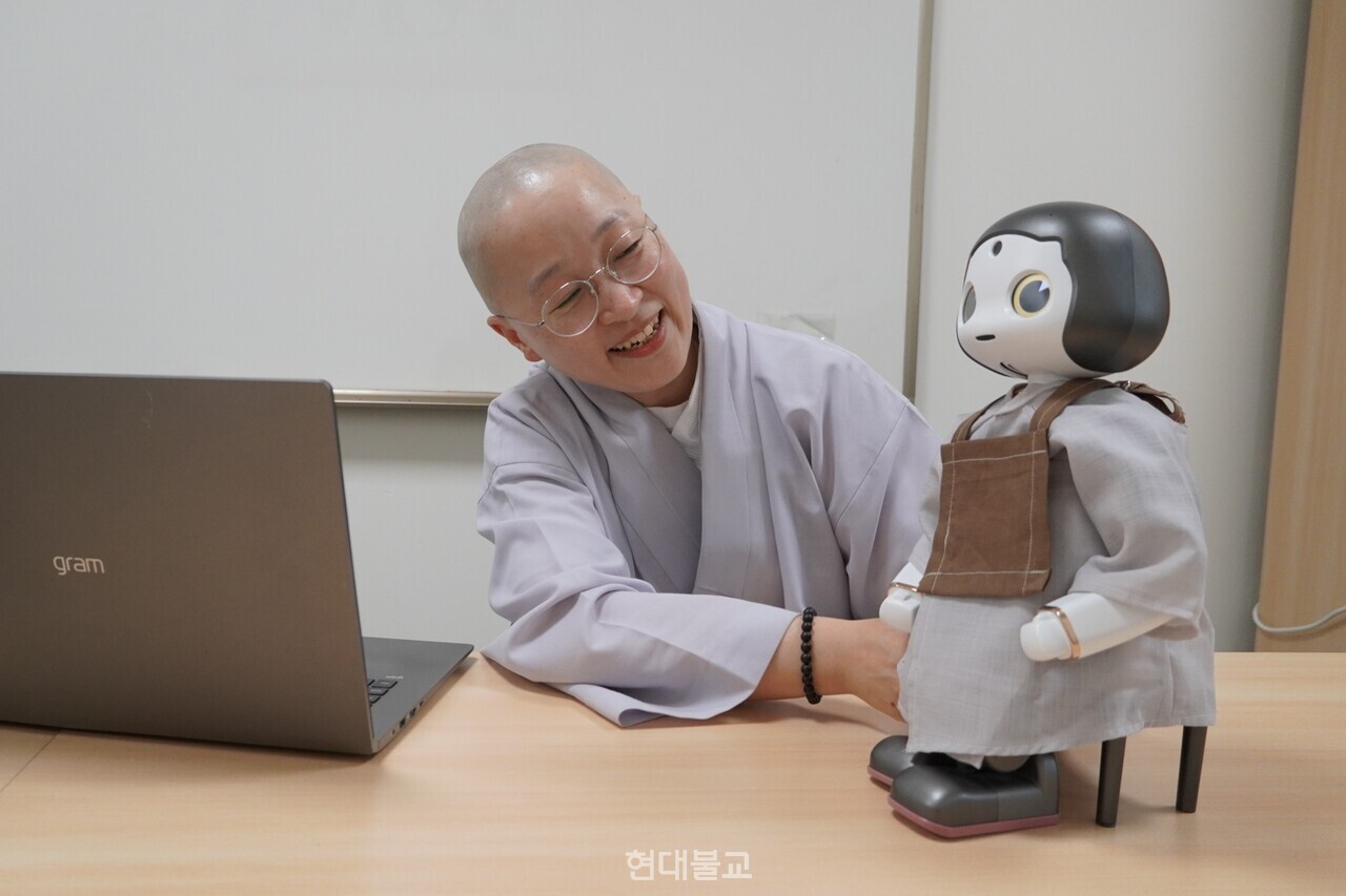 [불교, AI를 품다] 불교AI를 만드는 사람들-동국대 전법특임교수 은산 스님
