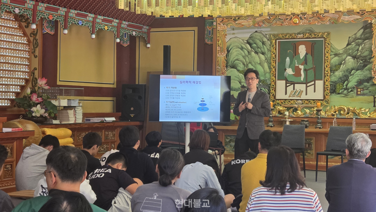 한민 박사의 ’우리가보는 세상은 진실한가?‘ 주제 강연.