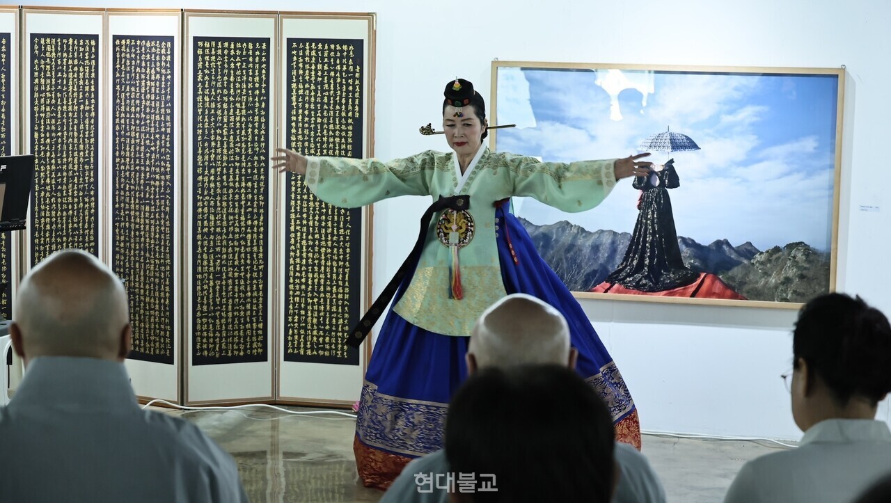 박태희의 개막식 공연.