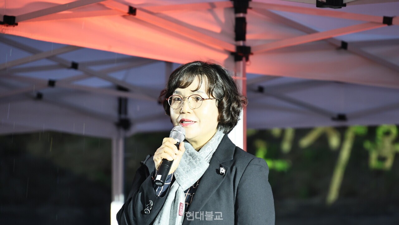이병도 충남도교육감의 축사를 대독하는 이혜경 교육장.