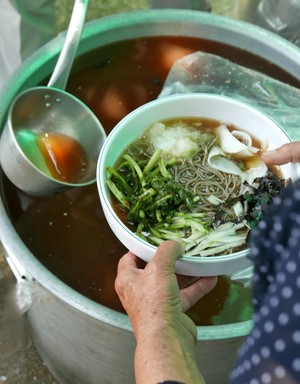 [사찰국수 기행 스님이 웃는다] 13. 수덕사 반결제 산행과 승보공양 ‘메밀국수’